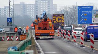 Einspurig über den Rhein zwischen Mannheim-Sandhofen und Ludwigshafen-Nord. Das war vor fünf Jahren so. Im kommenden Herbst wird es wieder der Fall sein.