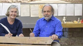 Ulrike Falk und Thomas Neureither lassen in ihrem Füllhaltermuseum die Geschichte des kleinen Schreibwerkzeugs aufleben.