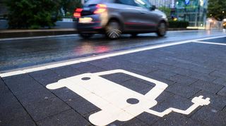 Der Bestand an reinen Elektroautos und Plug-in-Hybriden in Deutschland hat in den vergangenen Monaten zugenommen.