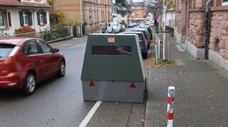 Die Radarfalle Fridolin steht in der fünften Woche in der Schulstraße bei der Pestalozzie-Grundschule.