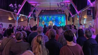 260 Besucher feiern mit der Musiker-Initiative Lampertheim.