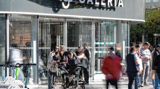 Der Eingang des Galeria-Kaufhauses an der Hauptwache in Frankfurt. Es ist eine Vorzeigefiliale nach dem neuen Konzept, so dass eine Schließung dort als nahezu ausgeschlossen gilt.