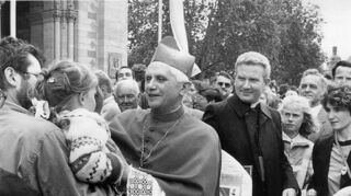Erinnerungen: Kurienkardinal Joseph Ratzinger als Präfekt der Glaubenskongregation bei seinem Besuch in Speyer am 3. Juni 1990.