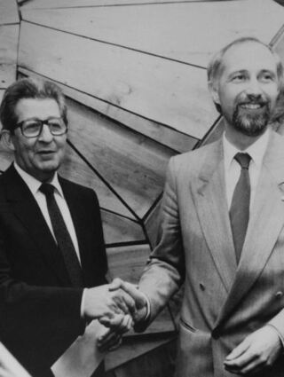 Übergabe 1984: Albert Neckenauer (l.) mit Nachfolger Jürgen Schütz.