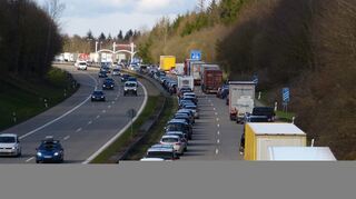 mid Groß-Gerau - Am kommenden Wochenende soll es eng werden auf Deutschlands Straßen.