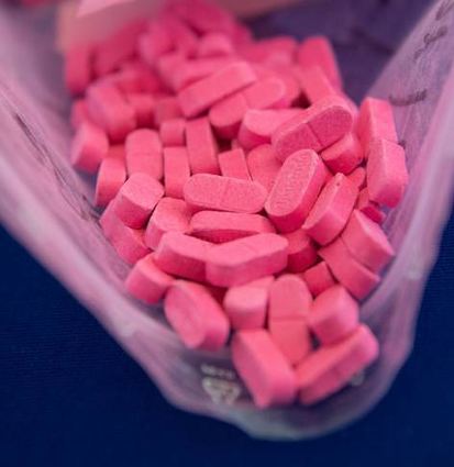 Auch Ecstasy-Pillen sollen die Angeklagten verkauft haben.
