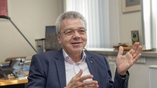 Der parteilose Bürgermeister Gottfried Störmer muss Lampertheim durch unsichere Zeiten navigieren und nun einen anspruchsvollen Sparkurs einschlagen.