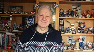 Edwin Darmstädter ist einer der „Veteranen“ bei „Erkennen Sie Mannheim?“ Dass er sich für Eishockey begeistert, zeigt ein Blick in seine Wohnung.