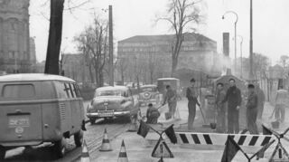 Mit diesem Foto startete der „MM“ am 13. Mai 2015 seine Rubrik „Erkennen Sie Mannheim?“ Es entstand im Februar 1955 am Friedrichsring.