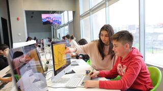 Programmieren, Spiele entwickeln, dreidimensionale Modelle entwerfen: All das und mehr soll Schülerinnen und Schüler in digitaler Bildung voranbringen.