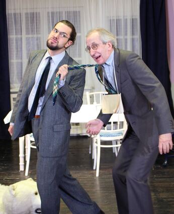 Wie „Dinner for One“ wirklich entstanden ist, zeigt das Prinzregentheater noch bis 22. Januar – und zwar täglich.