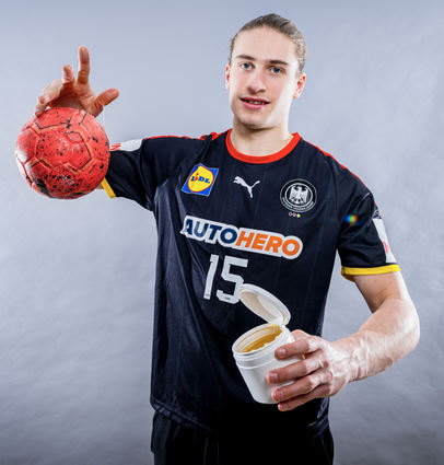 Hand ins Harz und dann an den Ball: Für Juri Knorr und die Nationalmannschaft startet Freitag die WM.