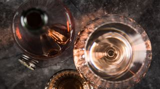 Roséweine sind sehr hellfarbige Weine aus roten Weintrauben.