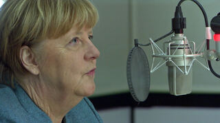 Angela Merkel hatte ihren ersten Auftritt in einem Podcast in „Sprechen wir über Mord!?“, der auch auf dem Festival zu hören sein wird.