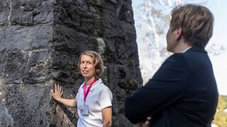 Sarah Roth (l.), hier mit Landesministerin Nicole Razavi im römischen Osterburken, ist die neue Gebietsreferentin der archäologischen Denkmalpflege.