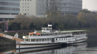 Die Stadt Mannheim erteilte einer Bürgschaftsforderung des Vereins Museumsschiff Mannheim für die Übernahme der "Mainz" eine deutliche Absage.