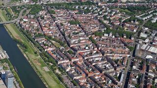 Tatort Neckarstadt-West: Am Mannheimer Landgericht geht es seit diesem Donnerstag um Totschlag und eine weitere schwere Körperverletzung.