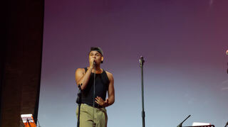 Manuël Stepanov performte 2020 „Into You“ von Ariana Grande.