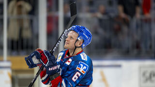 Joonas Lehtivuori #6 / Adler  ,
Adler Mannheim vs. Kölner Haie,
DEL Eishockey Adler Mannheim 22/23,
 © Copyright: AS Sportfoto / Soerli Binder, 
www. as-sportfoto.de,