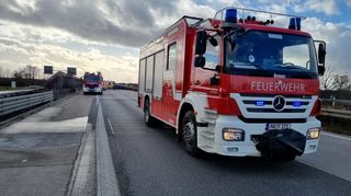 Die Feuerwehr ist im Einsatz.