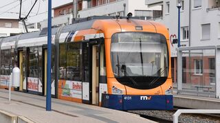 Derzeit müssen in Bussen und Bahnen der RNV noch Masken getragen werden. Das ändert sich zum Ende des Monats. Laut RNV sei die Neuregelung auch eine Erleichterung für das Personal.