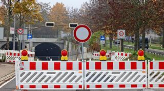 Die Stadtverwaltung ist nach eigenen Angaben weiter zuversichtlich, dass eine Öffnung des Fahrlachtunnels noch in diesem Quartal möglich ist.