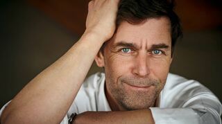 Der Schriftsteller Richard Wechsler steht im Mittelpunkt des neuen Romans „In einer dunkelblauen Stunde“ von Peter Stamm.