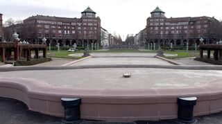 Das Kaskadenbecken (im Vordergrund) und das runde Fontänenbecken sind neu abgedichtet, der Sandstein restauriert und Leitungen erneuert worden. Ab Ostern laufen die Wasserspiele wieder.