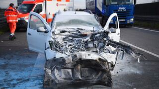 Auf der A 6 hat’s am Stauende einen schweren Unfall gegeben.