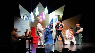 Die Musik-Bühne Mannheim führte im Parktheater die amüsante Revue „Dornröschen – Nur für Erwachsene“ auf.
