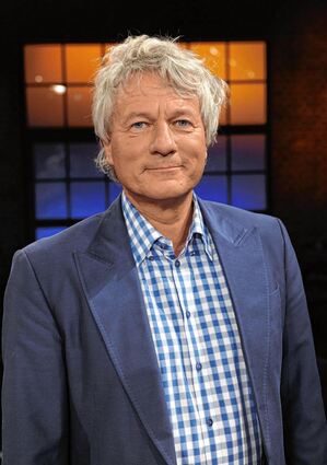 Der Kabarettist und Moderator Jürgen Becker spendierte seinem Mannheimer Publikum zum Schluss eine Runde Kölsch.