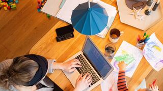 Weil Betreuungsplätze für die Kinder fehlen, arbeiten viele Mütter in Teilzeit.