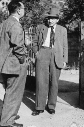 Schriesheims Bürgermeister Georg Rufer (r.) in den Jahren nach dem Zweiten Weltkrieg. Wer die Person links ist, das ist nicht überliefert.