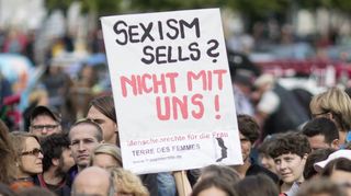 Frauen protestieren im September 2013 am Pariser Platz in Berlin gegen Sexismus.