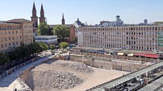 Der unterirdische Bunker am Berliner Platz ist abgebrochen, seitdem hat sich am berüchtigten Loch aber nichts mehr getan.