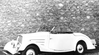 mid Groß-Gerau - Das erste Modell der 4er Serie von Peugeot: Die 401 Limousine (1934-1935).