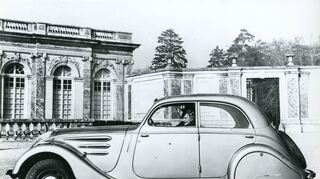 mid Groß-Gerau - Die Aerodynamik stand beim Peugeot 402 (1938-1942)noch ganz am Anfang.