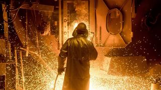 Stahlarbeiter bei der Salzgitter AG: Die deutsche Wirtschaft soll dieses Jahr um 0,2 Prozent wachsen.