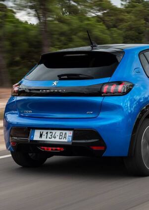Hinter die Klappe mit Spoiler passen mindestens 265 Liter Volumen.
