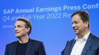 SAP-Vorstandssprecher Christian Klein (links) und Finanzchef Luka Mucic auf der Jahrespressekonferenz.