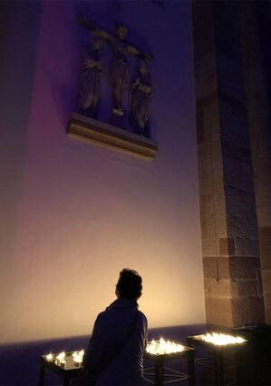 Ruhe finden und sich im beleuchteten Speyerer Dom der ganz besonderen Atmosphäre hingeben – das ist bei den Sondergottesdiensten möglich.