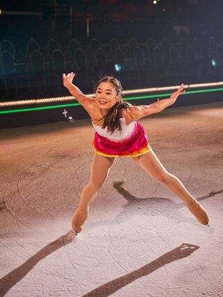 Brynne McIsaac gastiert mit der „Revue Holiday on Ice“ im Februar 2023 in Mannheim.