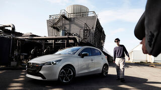 mid Groß-Gerau - Vor allem die aufgefrischte Frontpartie verleiht dem Mazda2 mehr optische Präsenz und Breite.