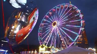 Wahrzeichen des Fasnachtsmarkts: Das Riesenrad wird wieder am Wasserturm aufgebaut.