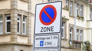 In vielen Vierteln in Heidelberg ist das Parken nur für Bewohner gestattet – wie hier in der Weststadt. Der Ausweis dafür ist deutlich teurer geworden.