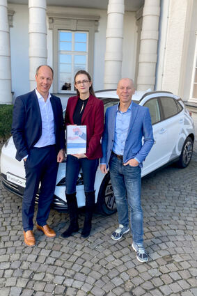 mid Bensberg - Experten für Auto-Abos: Mathias R. Albert, CEO von ViveLaCar, Studienautorin Leah Suttner, Prof. Dr. Stefan Bratzel, Direktor des CAM Bergisch Gladbach (v. l.).