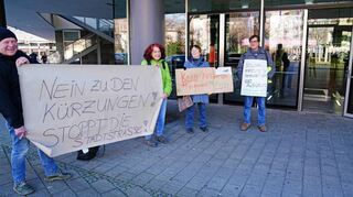Die Bürgerinitiative Lebenswertes Ludwigshafen forderte vor der Sitzung des Stadtrats unter anderem einen Stopp der Stadtstraßenplanung.