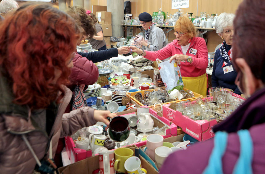 Volles Haus beim Pfennigbasar im Mannheimer Rosengarten