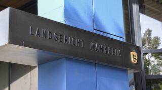 Zwei Männer hat Mohammed M. vergangenen Sommer mit Messerstichen verletzt. Das Landgericht versucht, Licht ins Dunkel zu bringen.