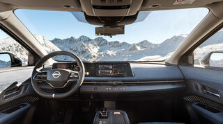 mid Andorra - Ariya-Cockpit mit nach vorn geschobener Mittelkonsole.